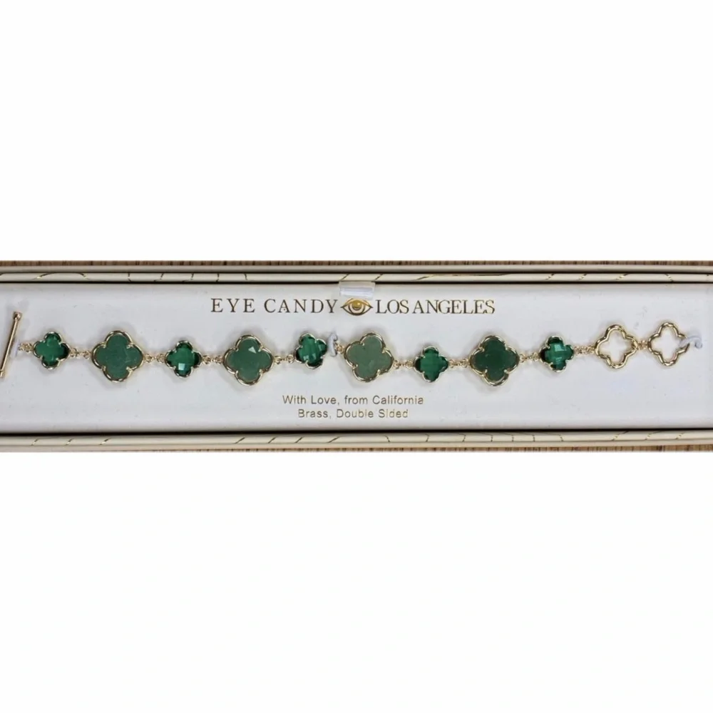 NWT ⚜️🍀⚜️ EYE CANDY St Patrick's Day Green Stones Clover Toggle Charm Bracelet